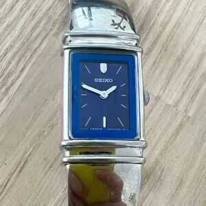 Seiko ladies rectangular blue dial silver tone dress bracelet watch NEW BATTERY